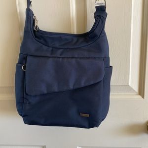 Travelon's Classic & Stylish Cross body Anti-Theft Messenger Bag,dark navy blue.